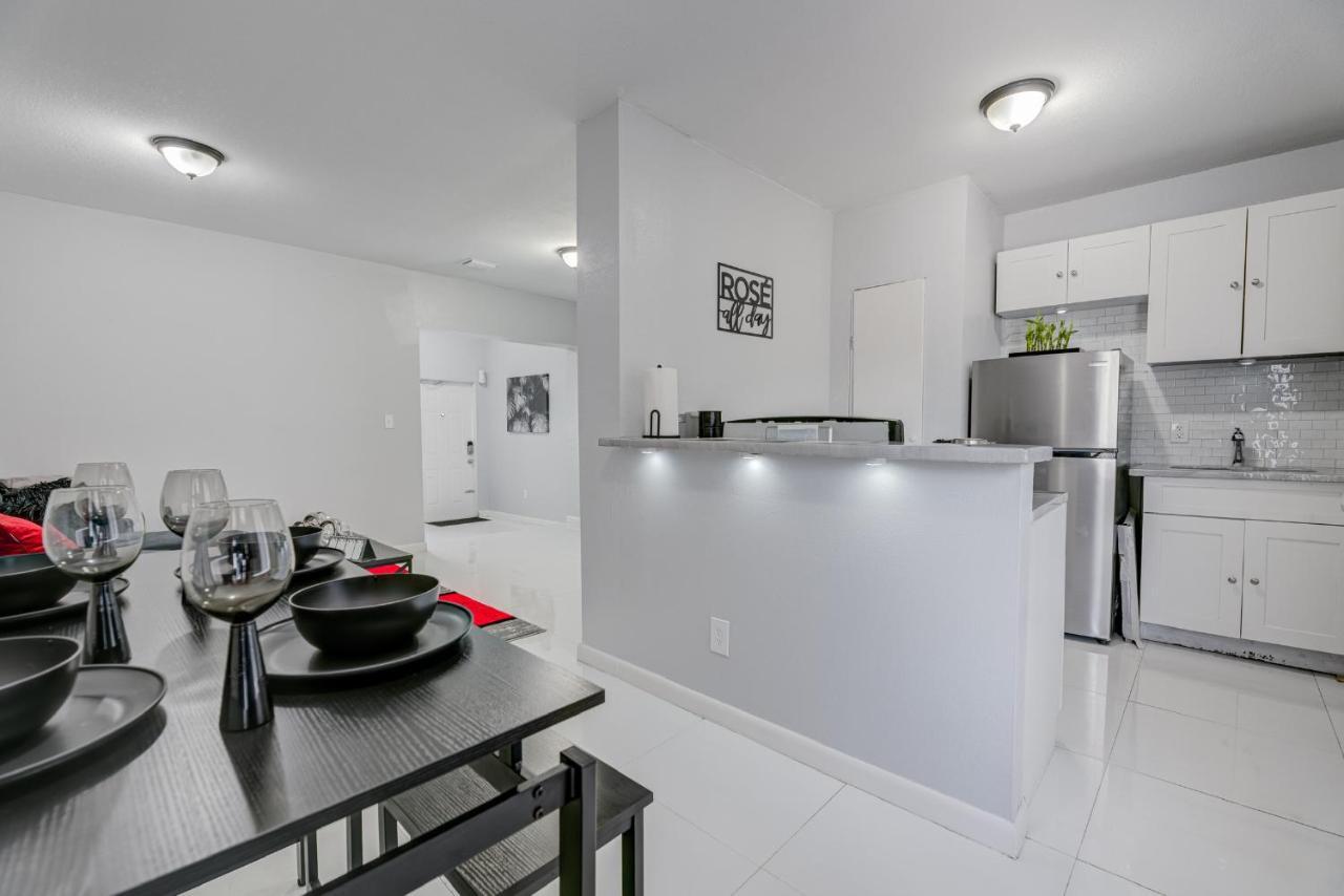 Deco Drive Miami • Near Hard Rock Stadium • South Beach • Wynwood Luaran gambar